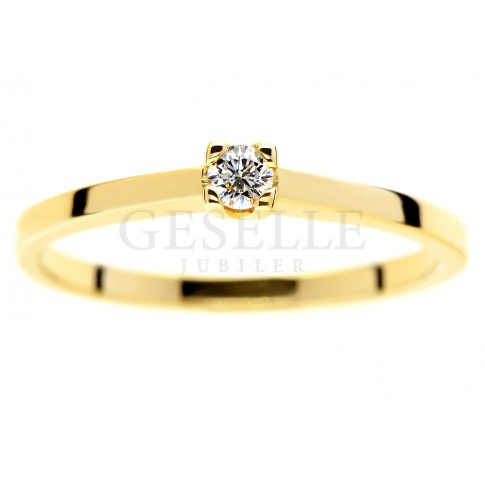 Subtelny, ponadczasowy pierścionek z żółtego złota z brylantem 0.08 ct - klasyka na zaręczyny