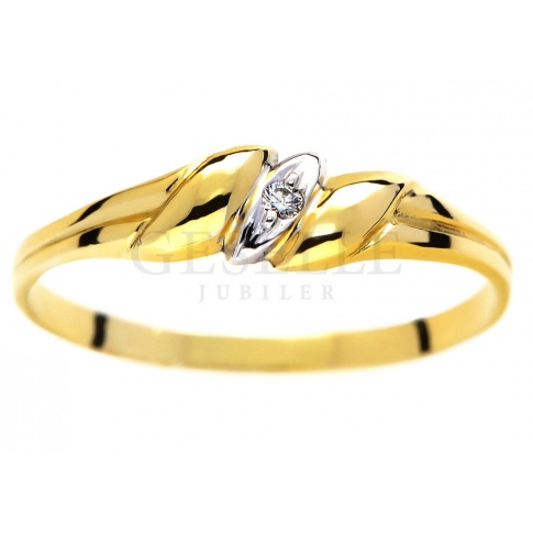 Delikatny, złoty pierścionek zaręczynowy z brylantem o masie 0.01 ct - subtelna elegancja