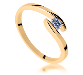 Modny pierścionek ze złota z brylantem o masie 0.15 ct