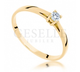 Elegancki i klasyczny, złoty pierścionek zaręczynowy z brylantem 0.10 ct w czterech łapkach