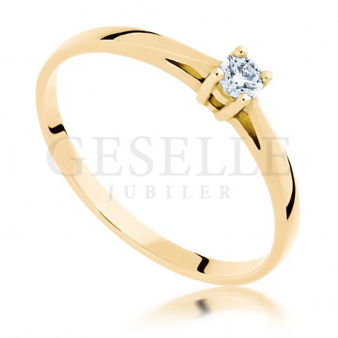 Elegancki i klasyczny, złoty pierścionek zaręczynowy z brylantem 0.10 ct w czterech łapkach