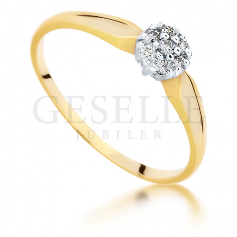 Romantyczny, złoty pierścionek zaręczynowy z 7 brylantami w kwiatowej oprawie