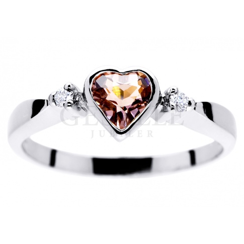 Czarujący pierścionek zaręczynowy z serduszkiem - różowy turmalin i brylanty w białym złocie