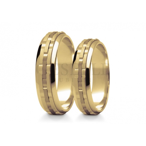 Oryginalna i nowoczesna stylistyka - złote obrączki ślubne dla par szukających niestandardowych wzorów