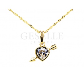 Urocza złota zawieszka z cyrkonią w kształcie serca - serce przebite strzałą - pomysł na prezent!