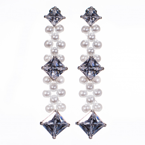 Pełna blasku i elegancji para kolczyków z perłami i cyrkoniami Swarovski ELEMENTS w odcieniu Crystal i Białym - kolekcja ślubna