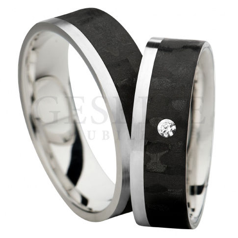 Elegancka i urzekająca obrączka ślubna z czarnego karbonu w połączeniu z szlachetnym srebrem i białą cyrkonią lub brylantem do wyboru