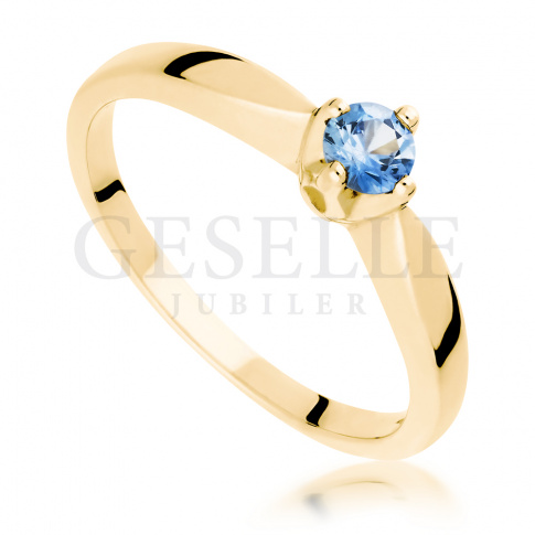 Idealny na zaręczyny pierścionek z pięknym szafirem Cejlon wykonany z żółtego złota