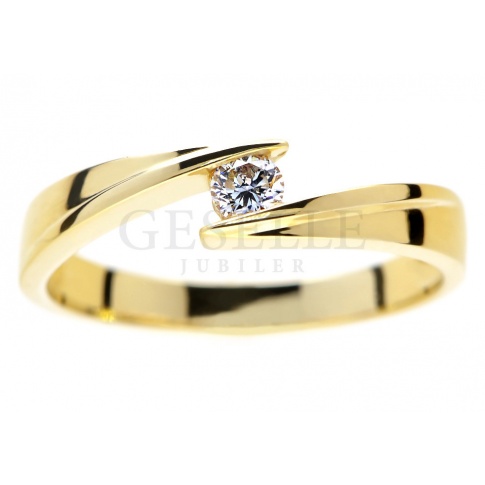 Wyjatkowy pierścionek zaręczynowy: żółte złoto i brylant 0.15 ct - nowoczesny model