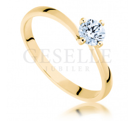 Luksusowy pierścionek z wyjątkowym brylantem 0,90 ct z żółtego złota